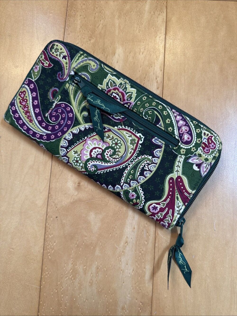 CHELSEA GREEN Vera Bradley Chelsea Green paisley pattern Large Wallet